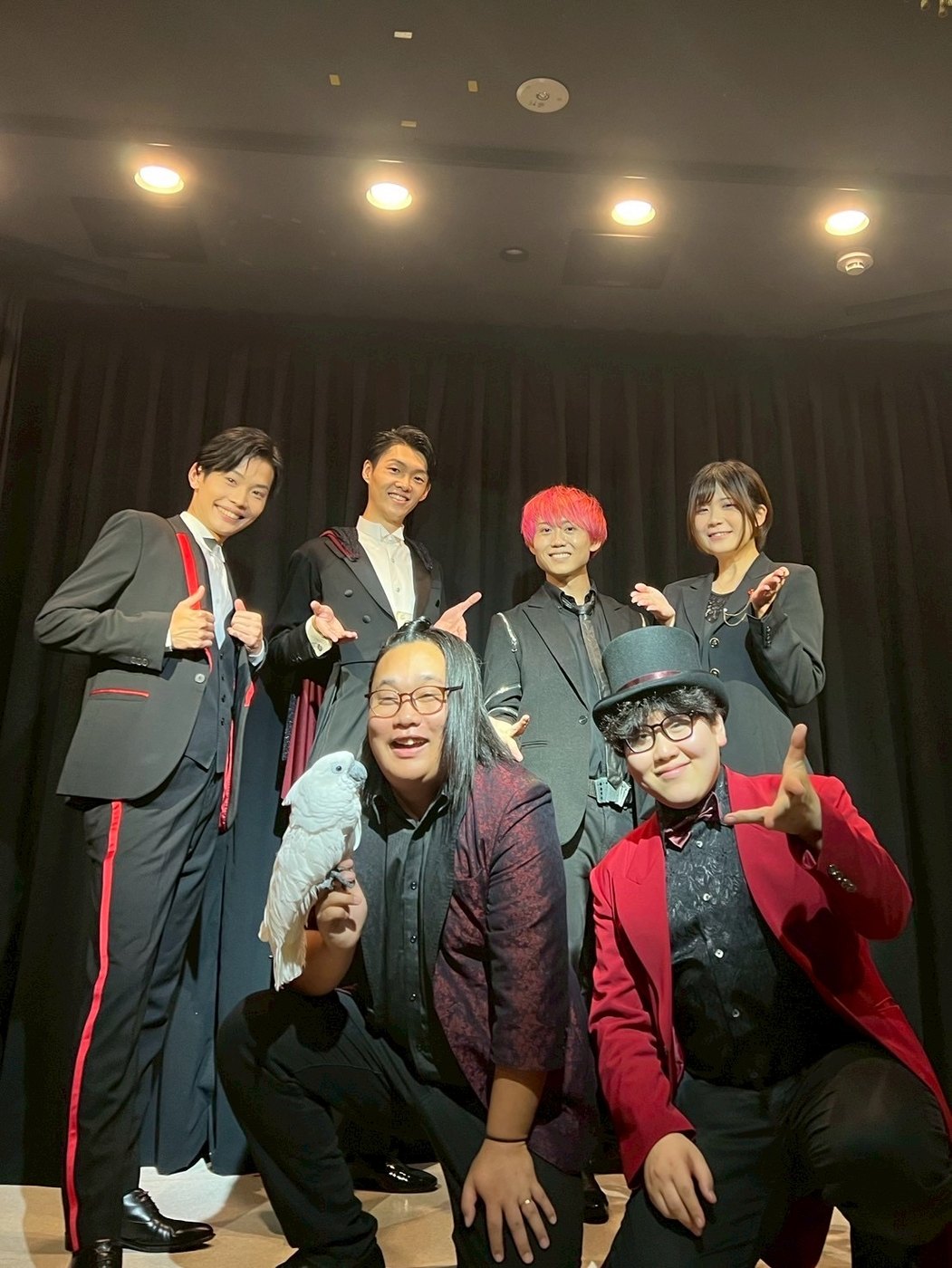 DOKI DOKI MAGICの出演マジシャン6人の集合写真