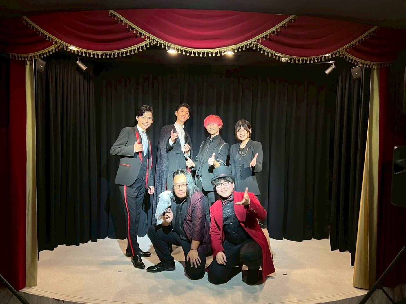DOKI DOKI MAGIC終演後、ステージに並ぶ出演マジシャンたち
